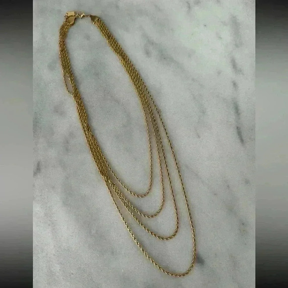 Gold Chain Link Layered Chunky Necklace Brand New

Brand New

Stainless Steel - Picture 4 of 4